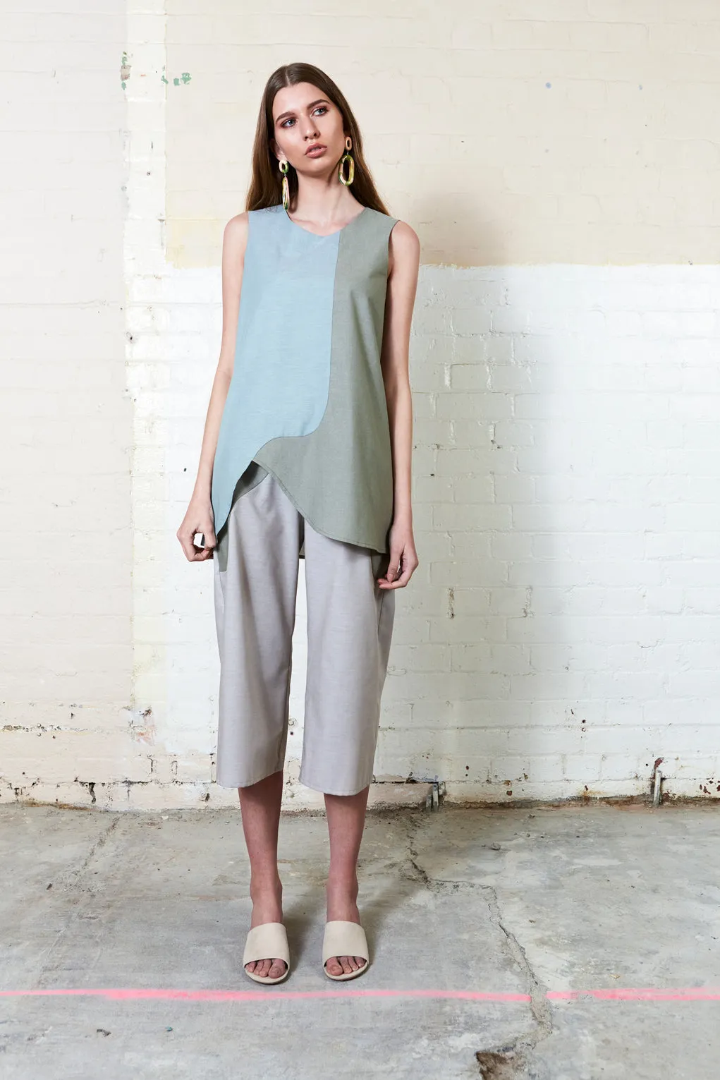 EUCALYPTUS TOP [ Green Cotton, Sleeveless, Wavy ]