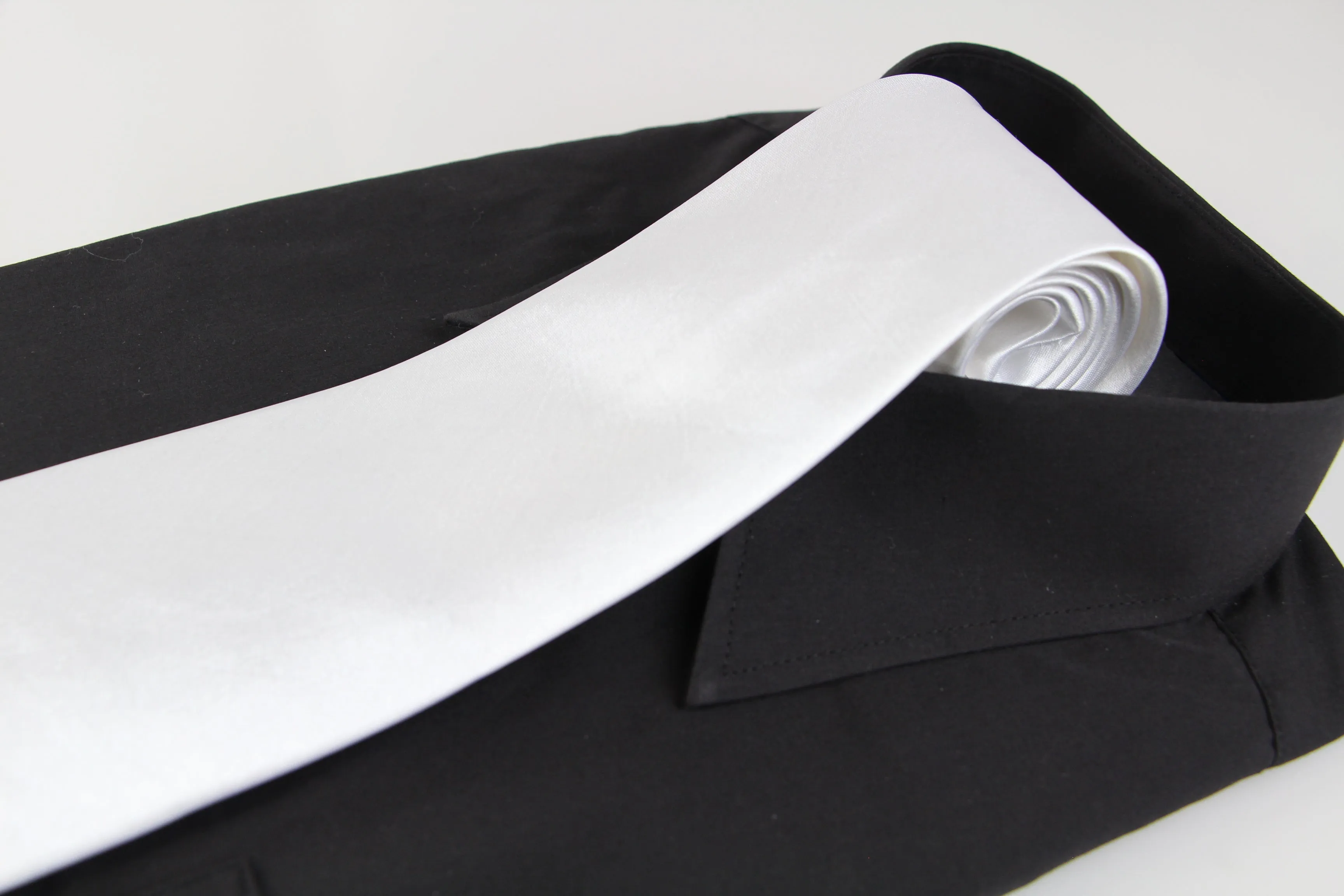 Mens White Classic 10cm Plain Neck Tie