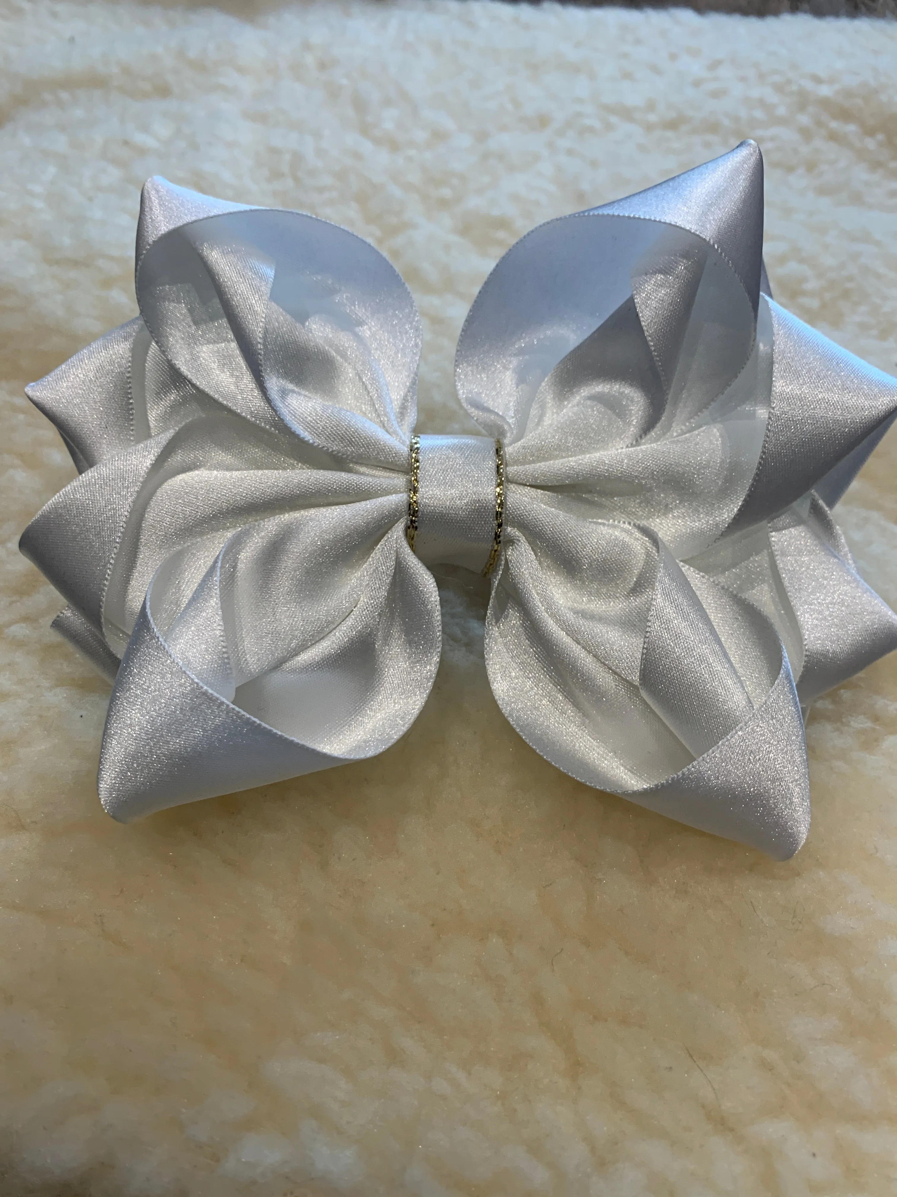 White flower style bows - 5.5” no tails